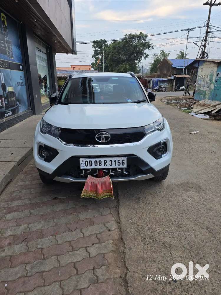 Tata Nexon Xz Plus S Petrol With Sunroof