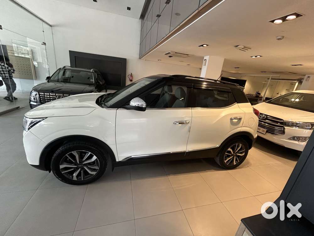 Mahindra Xuv300 1.2 W8 (o) Amt Dual Tone Petrol, 2022, Petrol