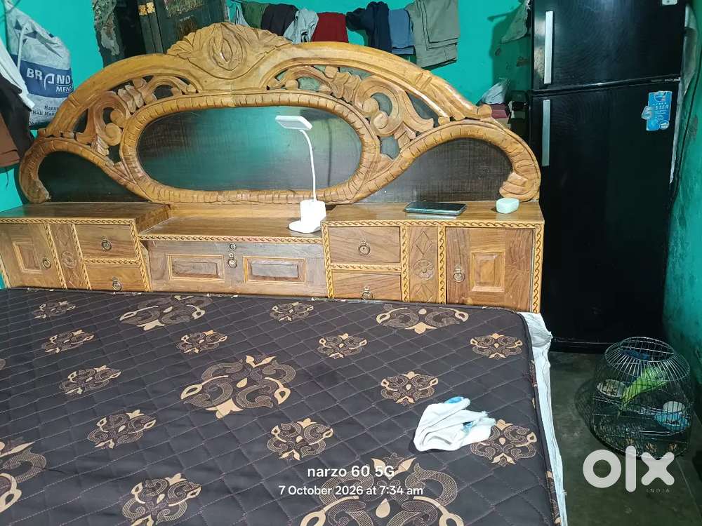 King size double bed with mattress size 6*7 seasom lakdi use