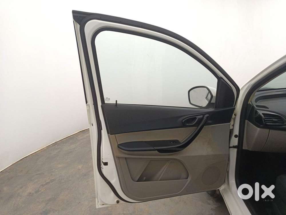 Tata Tiago 1.2 Revotron Xt, 2016, Petrol