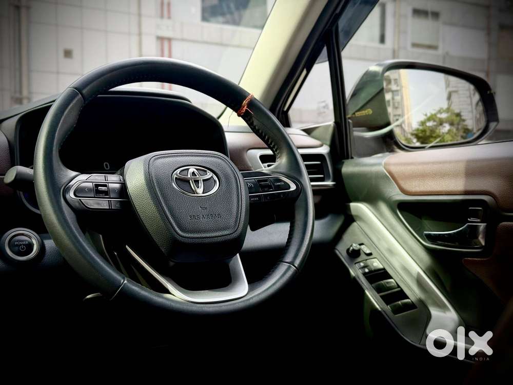 Toyota Innova Hycross 2.0 Vx (o) Hybrid 8 Str, 2025, Petrol