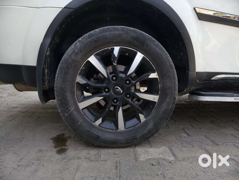 Xuv 500 Full Top Doctor Driven Car Total Company Maintained.