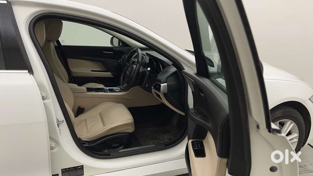 Jaguar Xe Prestige, 2016, Petrol