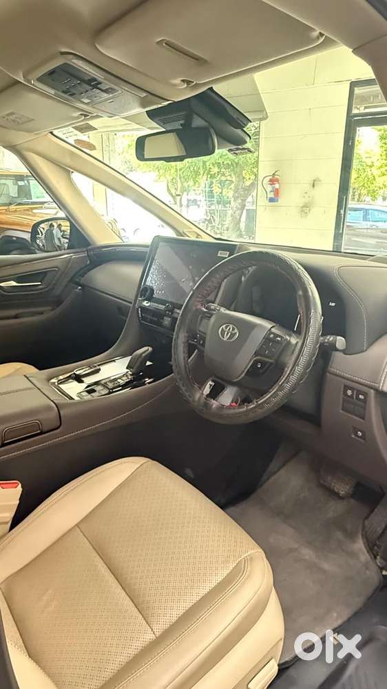 Toyota Vellfire 2.5 Executive Lounge, 2025, Petrol