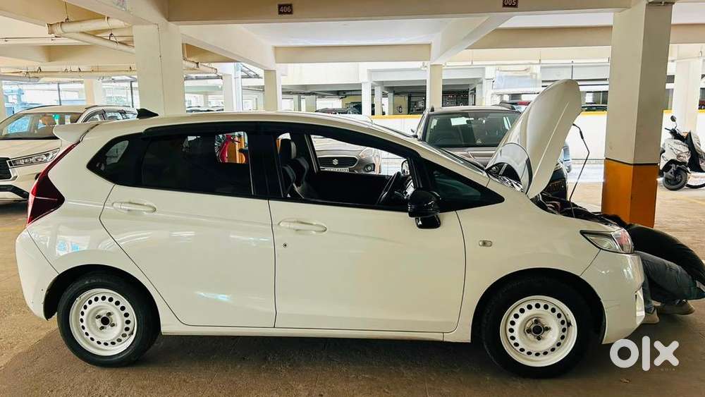 2015 Honda Jazz Sv Petrol Manual 68500 Km