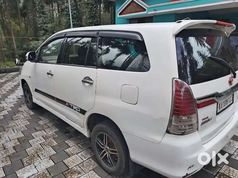 Toyota Innova Hycross 2007 Diesel 280000 Km Driven