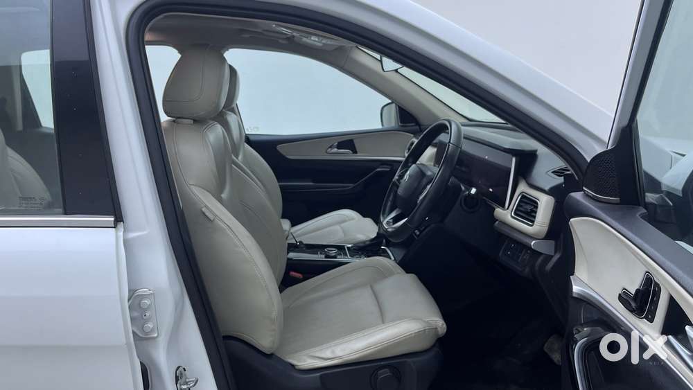 Mahindra Xuv700 2.0 Ax 7 Petrol At Luxury Pack Str, 2022, Petrol