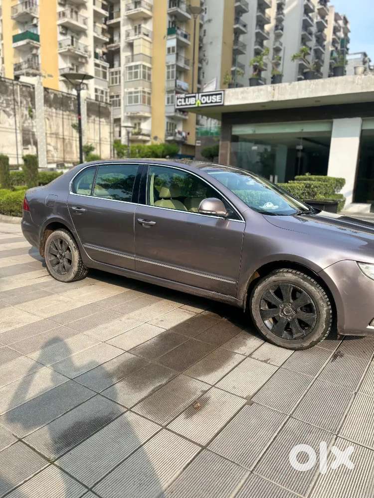 Skoda Superb Elegance 2013 Car