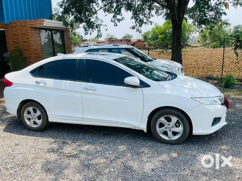 Honda City Petrol 2015 Sunroof, Push Button Start