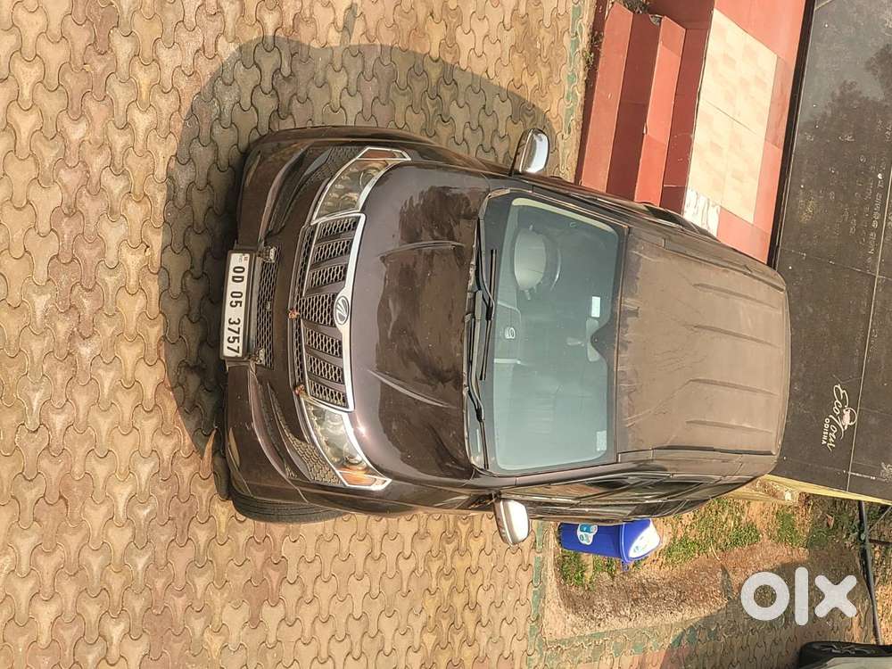 A Well Maintain Mahindra Xuv500 7seater Suv With 2196cc Diesel Engine.