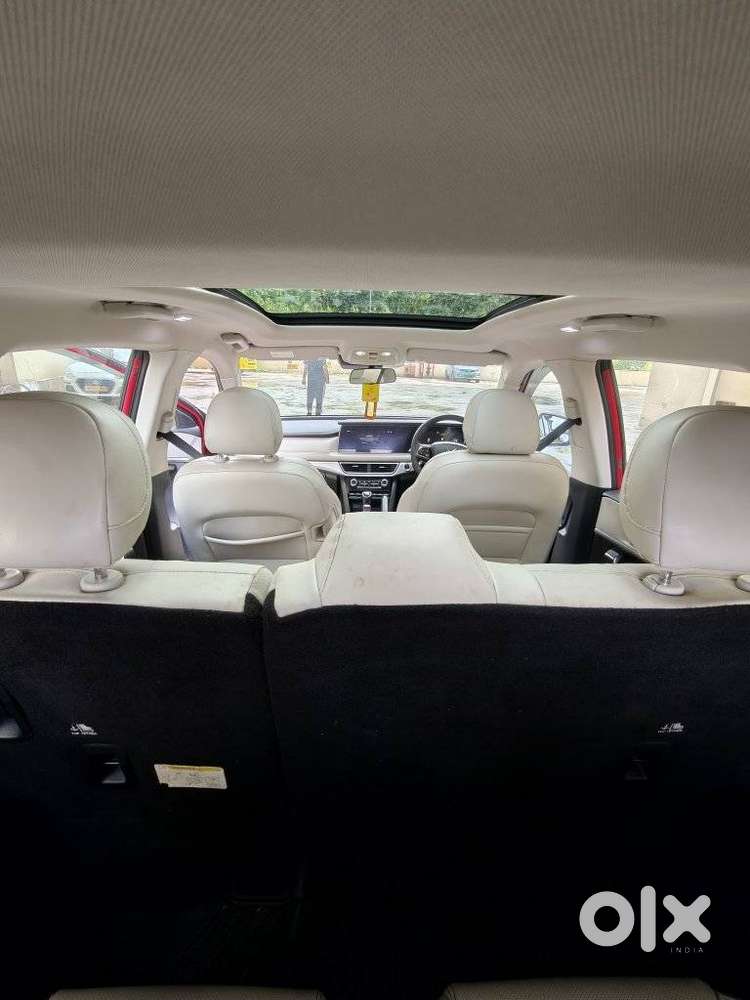 Mahindra Xuv700 2.0 Ax 7 Petrol Mt Str, 2022, Petrol