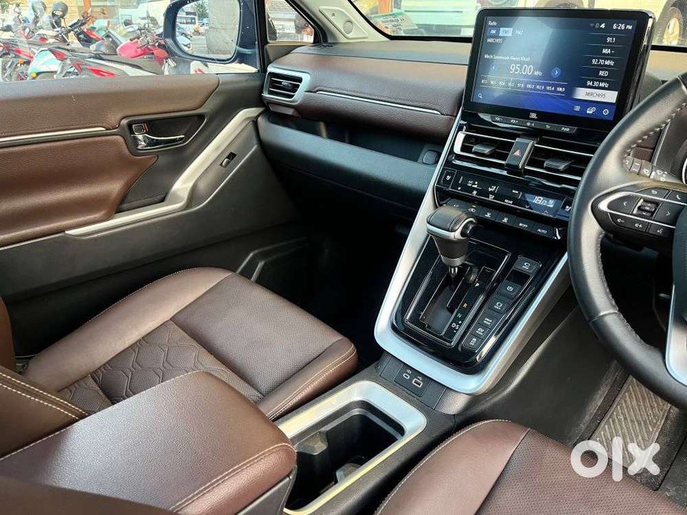 Toyota Innova Hycross 2.0 Zx (o) Hybrid 7 Str, 2025, Petrol