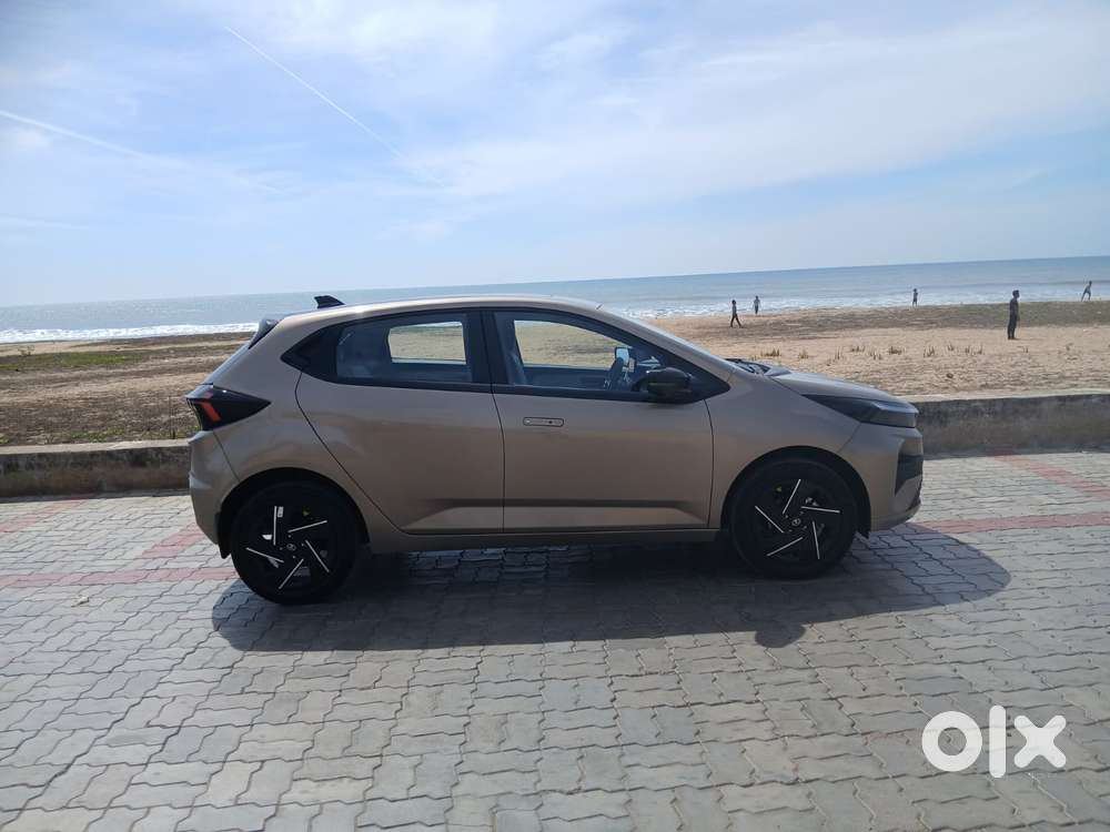 Tata Altroz 1.2 Xza (o), 2025, Petrol