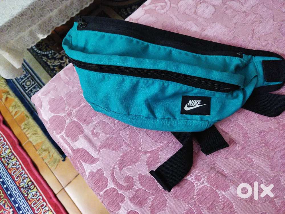 Nike discount side pouch