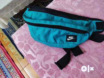 Nike side hot sale bag