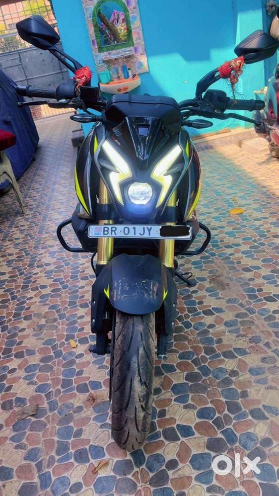 Bajaj Pulsar NS400UZ Apollo Radial Tyre