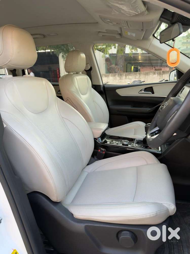 Mahindra Xuv700 2.2 Ax 7 Diesel At Luxury Pack Str, 2023, Diesel