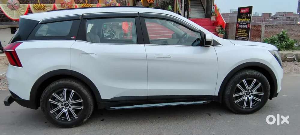 Mahindra Xuv700 2024 Petrol Well Maintained