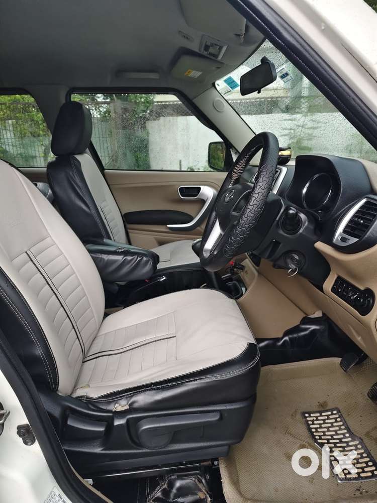 Mahindra Tuv 300 T10, 2018, Diesel