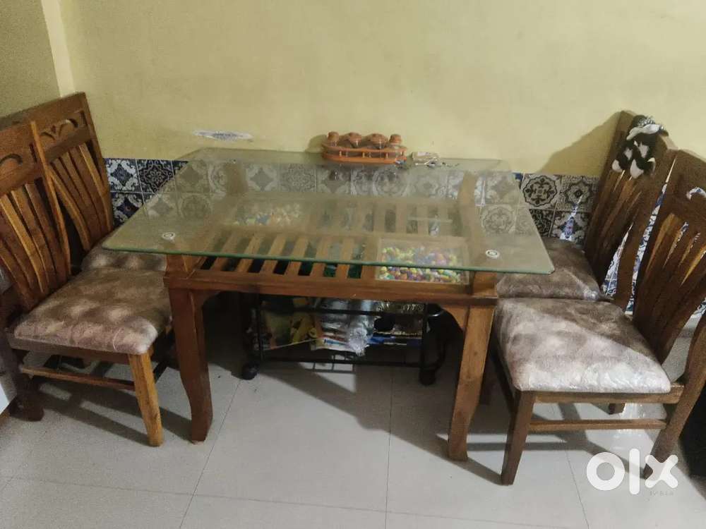 Waterproof dining table with 4chairs and 4 chai covers