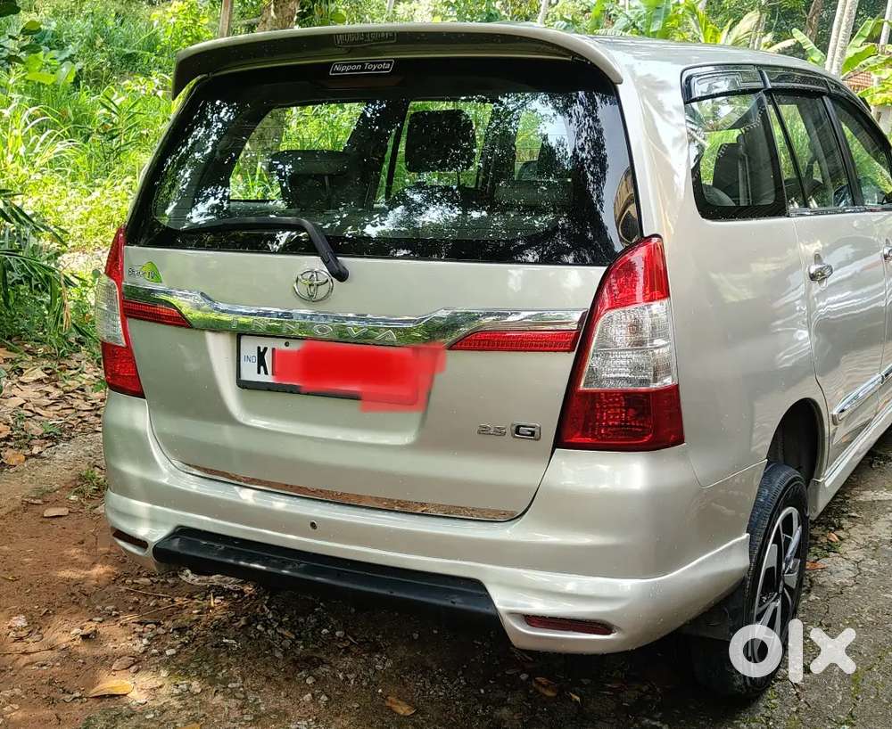 Toyota Innova 2012g