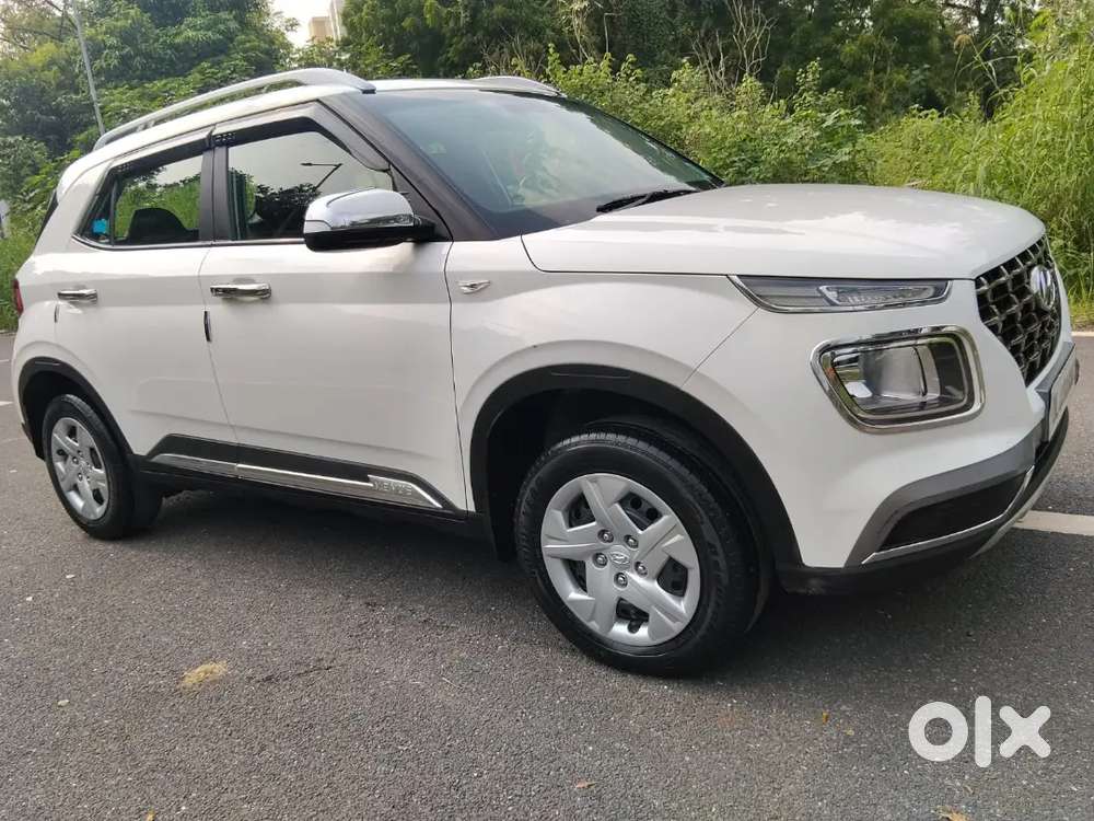 Hyundai Venue S Petrol 2021only 23000km Run Showroom Condition