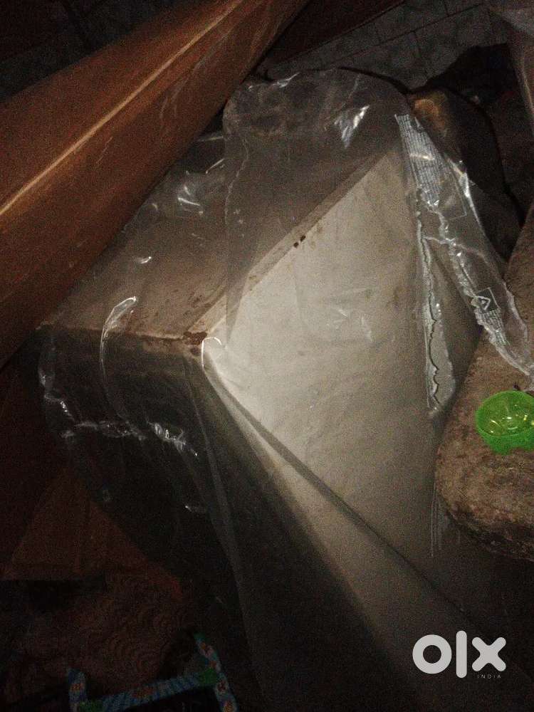 LG ka freej ha ek damm mast haa apna time par chl ta ha kuch majburi
