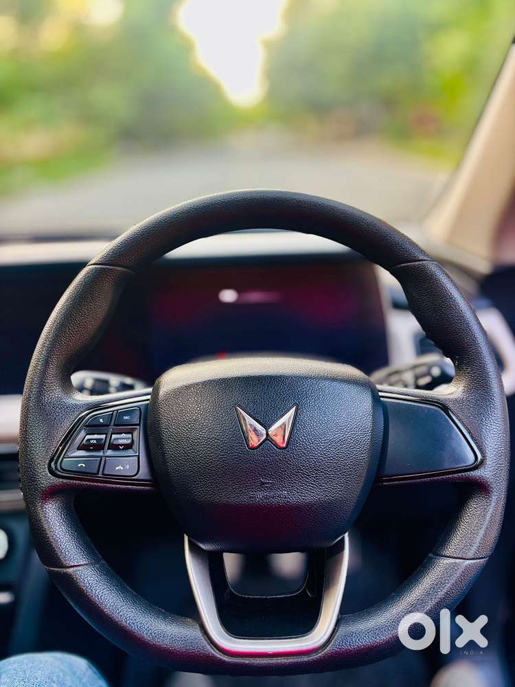 Mahindra Xuv700 2.0 Ax 5 Petrol At Str, 2022, Petrol