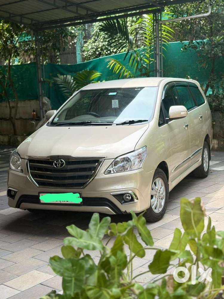 Toyota Innova 2014 Diesel 210 Km Driven