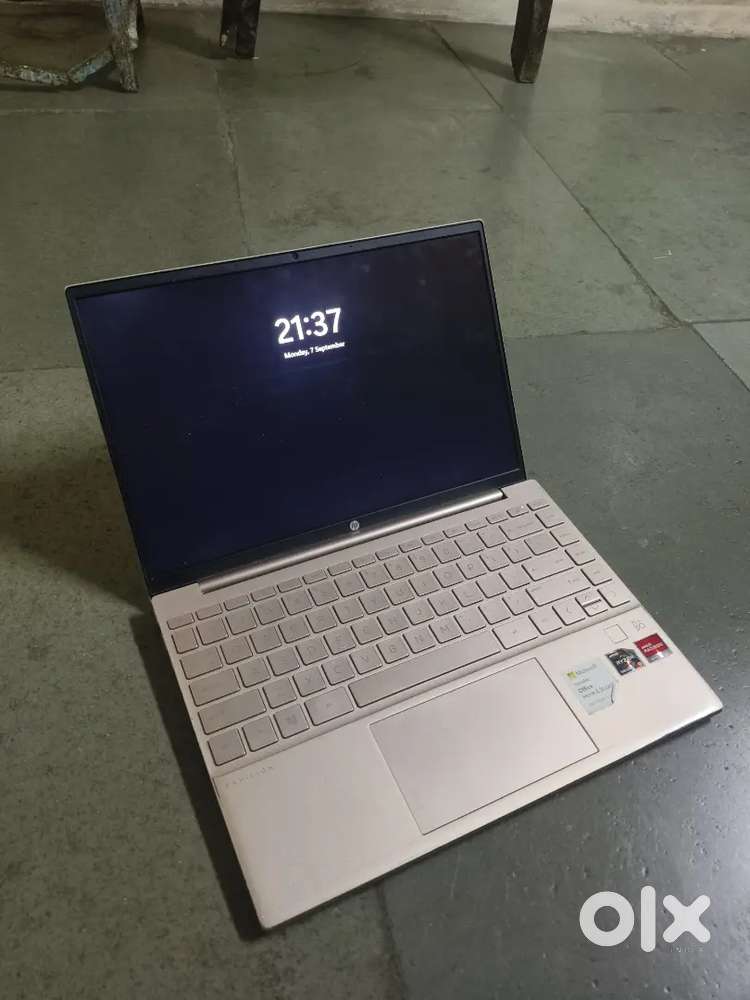 HP Pavilion Aero 13 Slim Laptop (Ryzen 5 / 16GB / 512GB SSD)