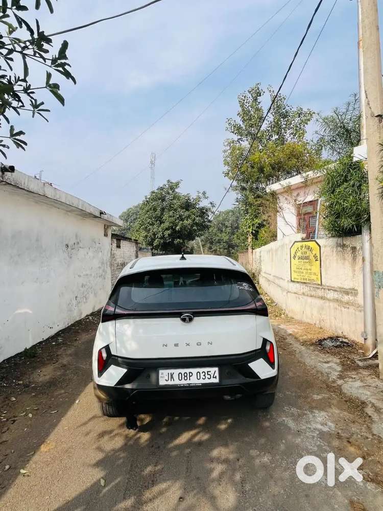 Tata Nexon 2024 Petrol 63000 Km Driven Well Maintained