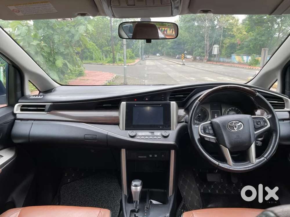 Toyota Innova Crysta 2.8 Zx At 7 Seater, 2016, Diesel