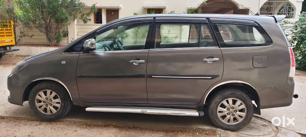 Toyota Innova 2004-2011 2.5 V Diesel 8-seater, 2011, Diesel