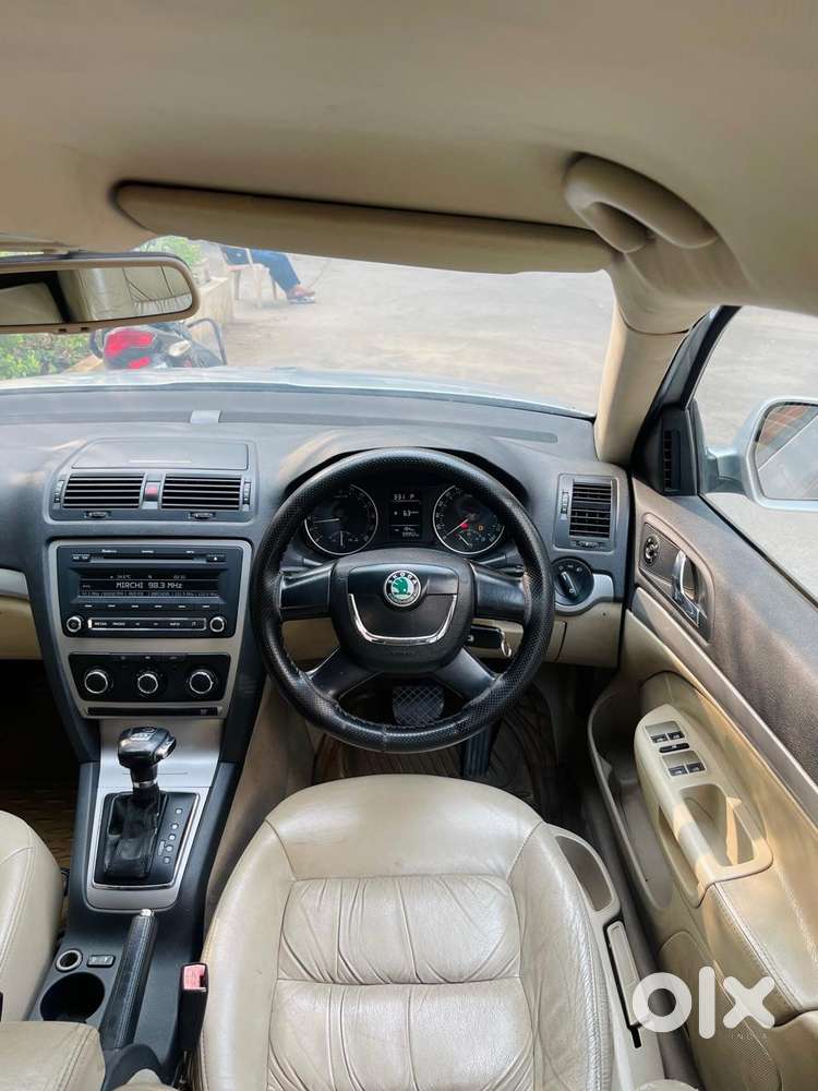 Skoda Laura Ambiente 2.0 Tdi Cr Automatic, 2010, Diesel