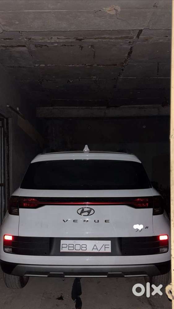Hyundai Venue Petrol 2024