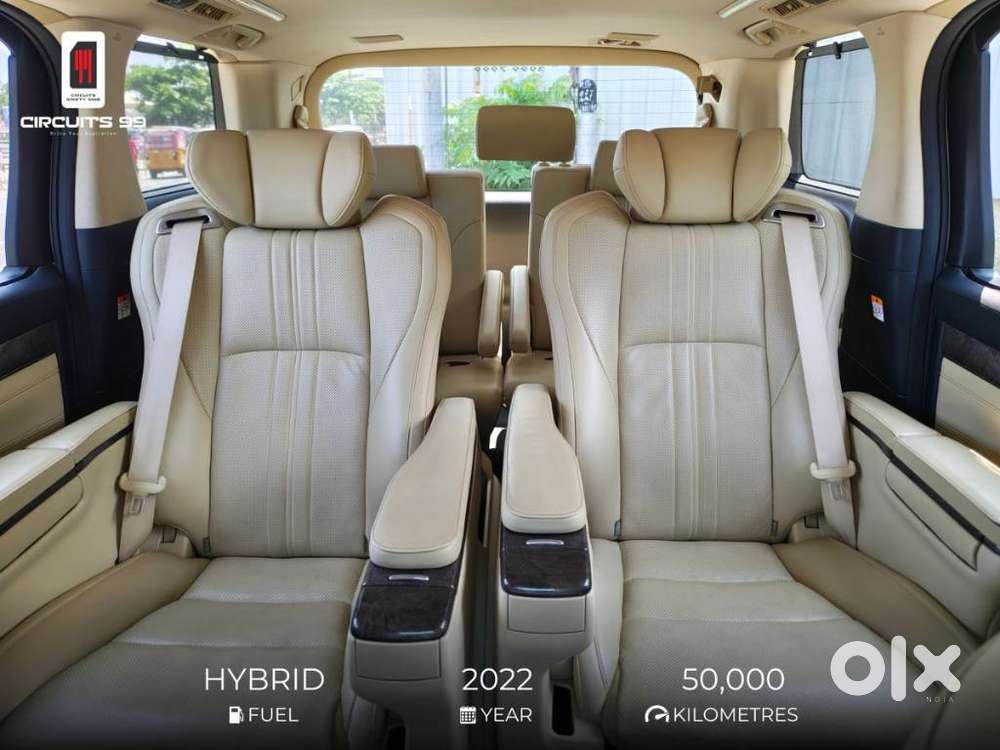 Toyota Vellfire 2.5 Executive Lounge, 2022, Cng & Hybrids