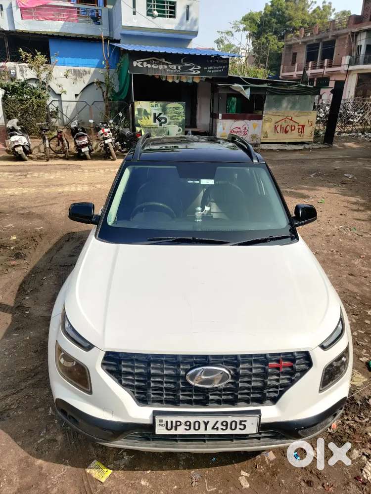 Hyundai Venue Sx Dual Tone October-2021 With All Top Model Features