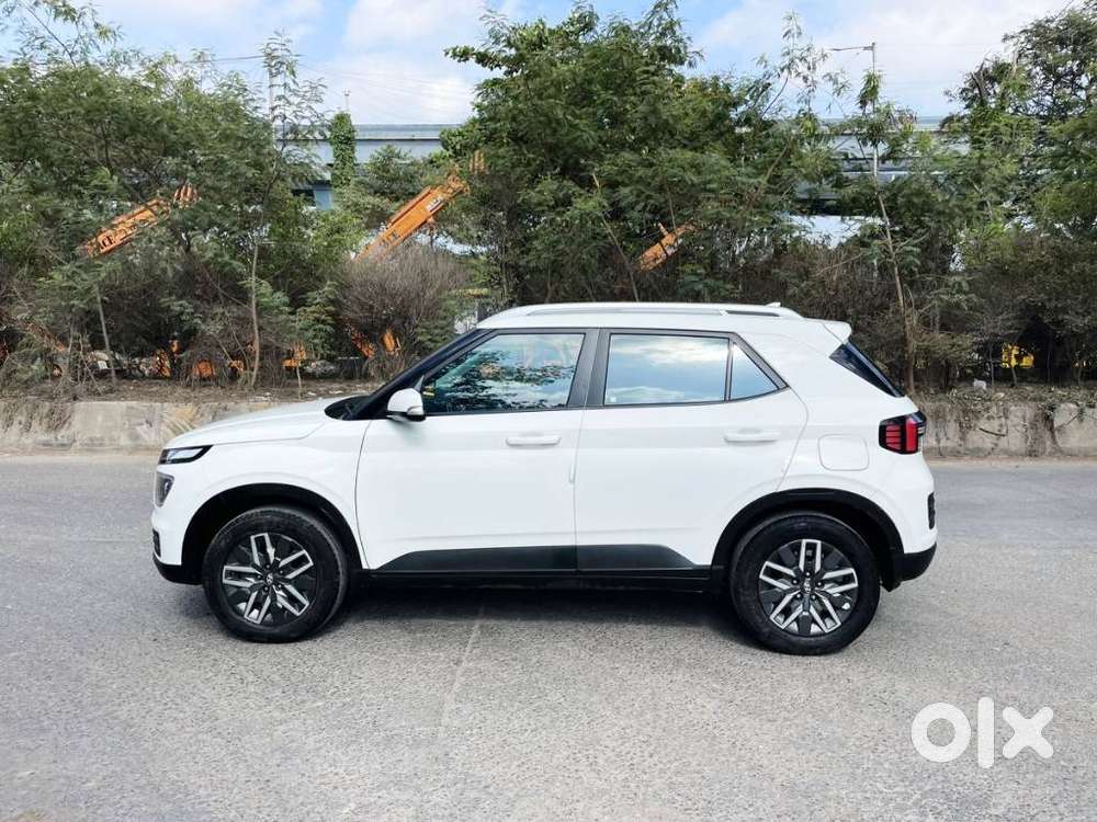 Hyundai Venue 1.2 S (o), 2024, Petrol