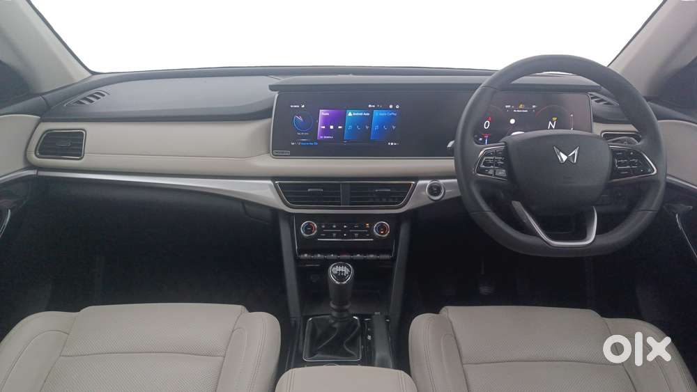 Mahindra Xuv700 2.0 Ax 7 Petrol Mt Str, 2024, Petrol