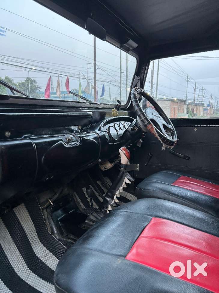 Mahindra Jeep, 2000, Petrol