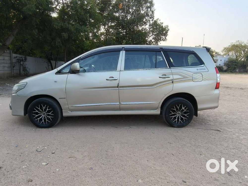 Toyota Innova 2.5 Gx (diesel) 8 Seater Bs Iv, 2015, Diesel