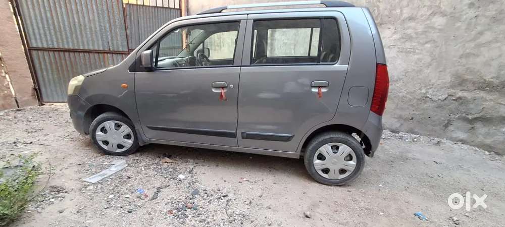 गुड कंडीशन कंपनी कलर्स वेल ओके गाड़ी