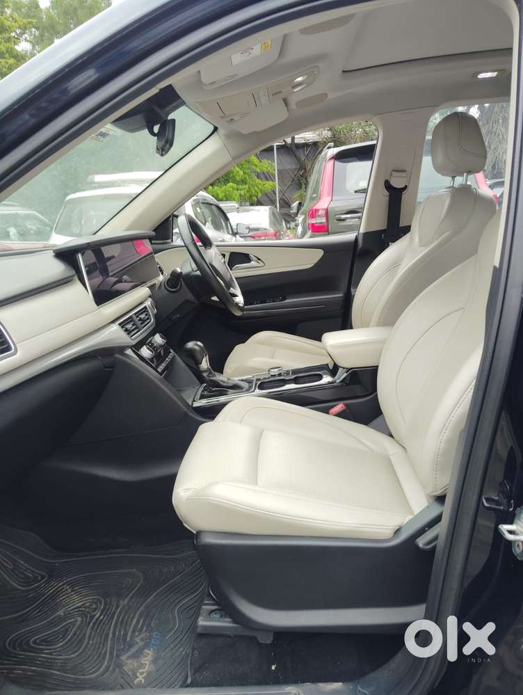 Mahindra Xuv700 2.2 Ax 7 Diesel At Luxury Pack Str Awd, 2022, Diesel