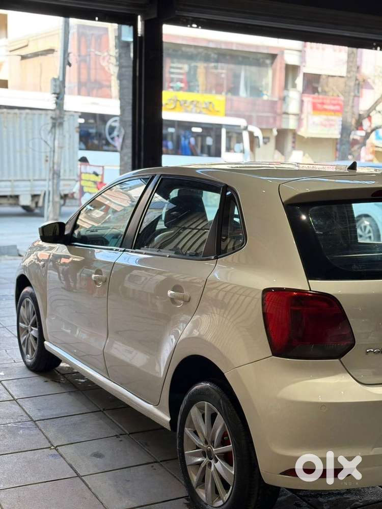 Volkswagen Polo 2015 Car