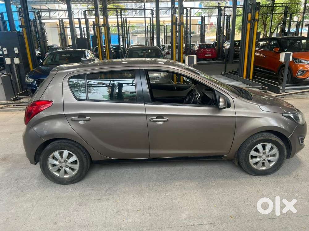 Hyundai I20 2012 Diesel 80000 Km Driven, Brand New Tires