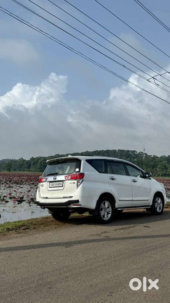 Toyota Innova Crysta 2.8 Z 2016