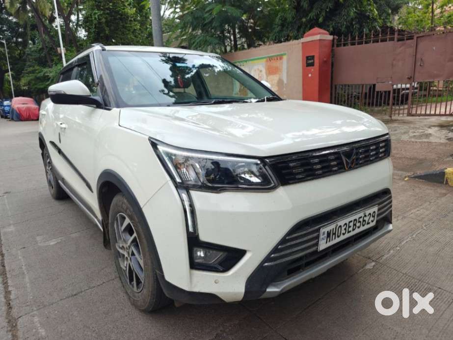 Mahindra Xuv300 1.2 W8 (o) Amt Petrol, 2023, Petrol