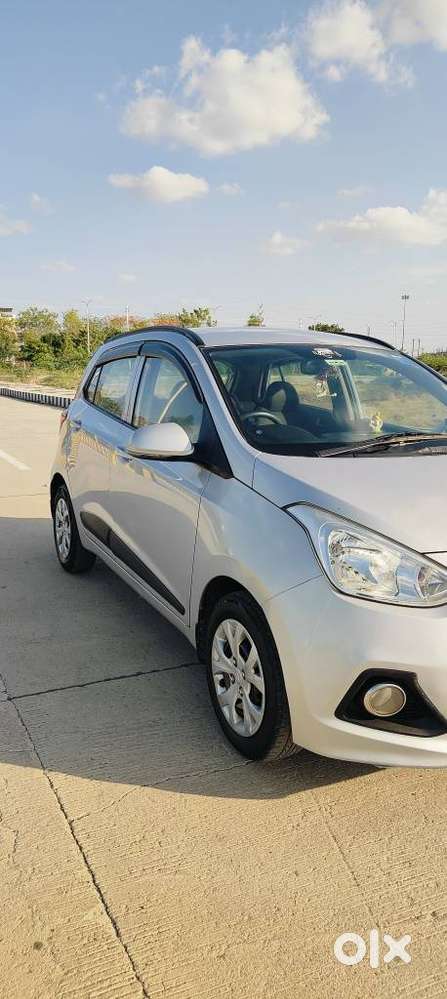 Hyundai Grand I10 Crdi Sportz, 2015, Petrol
