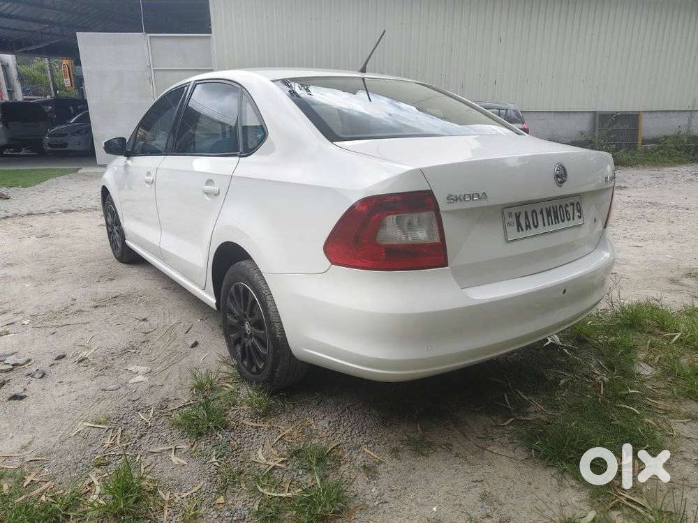 Skoda Rapid 1.6 Mpi At Style Plus, 2015, Petrol
