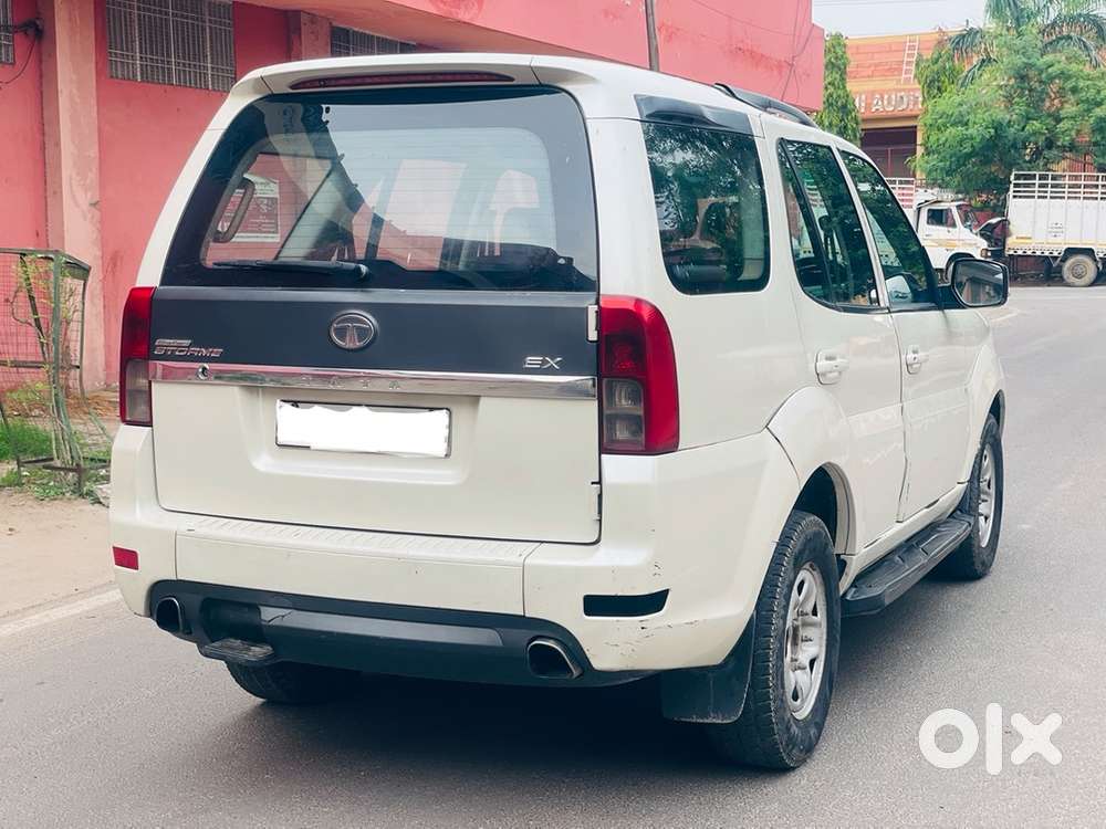 Tata Safari Storme 2015